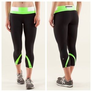 Lululemon Black Green White Neon Crop Capri Leggings 6 8 10 Medium